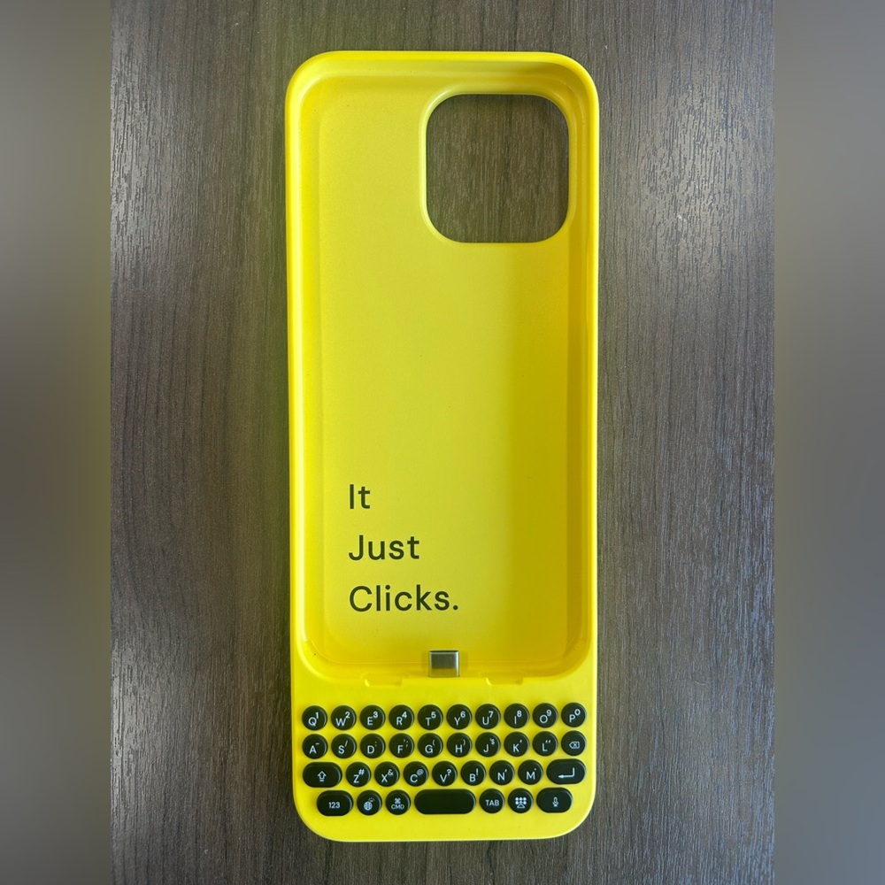 Clicks Keyboard for iPhone 15 Pro Max Founders Edition.  Bumblebee
